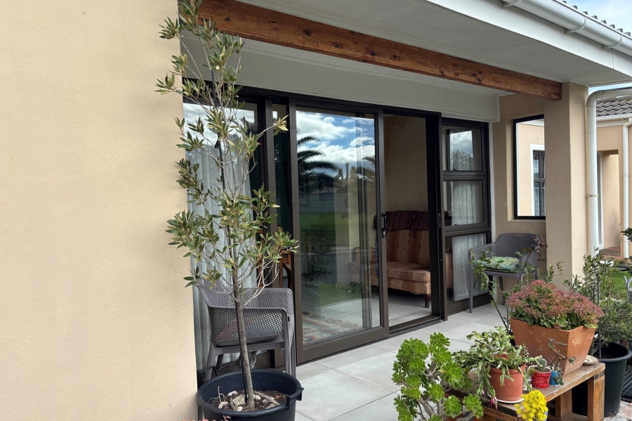 2 Bedroom Property for Sale in Guldenland Western Cape